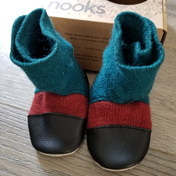 NEW nooks design booties, size 6-12 months - Picture 3 of 3